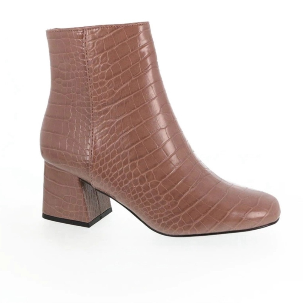 NIB Steve Madden "Darma" Crocodile Embossed Blush Tan Ankle Bootie Size 8